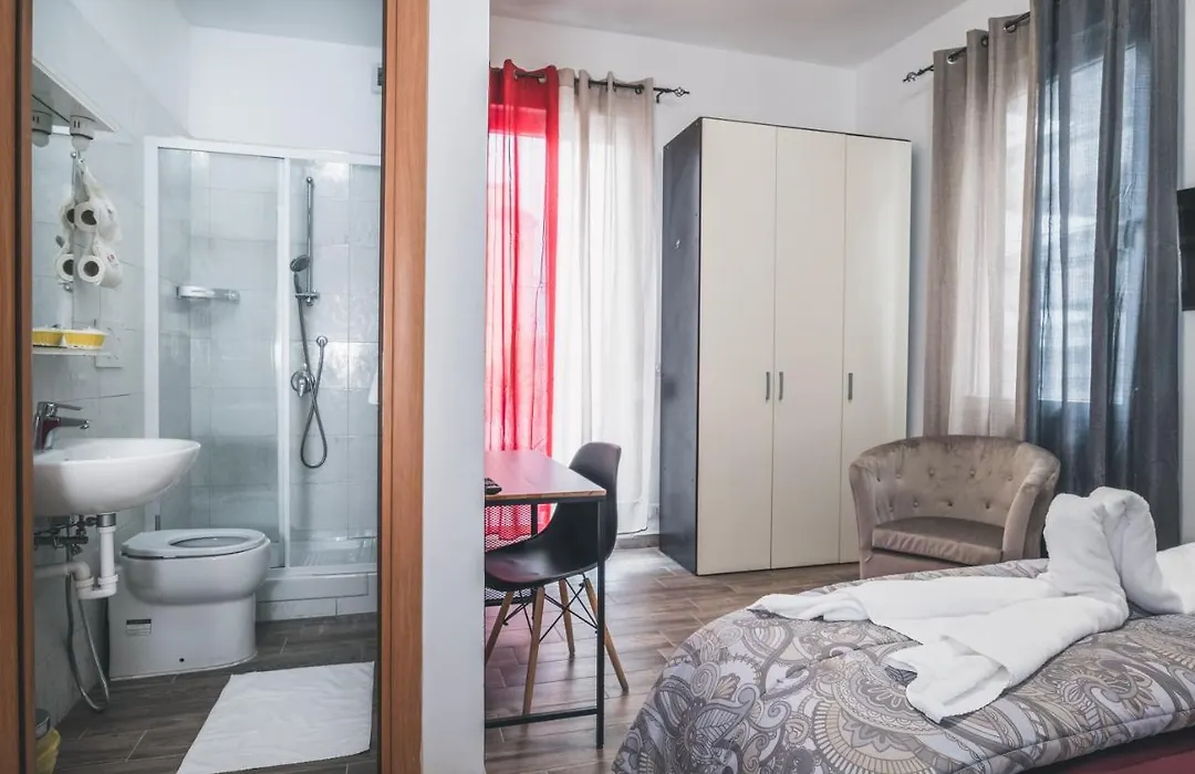 Bulldog Station Apartments With Private Wc, Ac, Tv-1